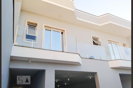Casa à venda com 400m², 3 quartos e 8 vagas Casa à venda com 400m², 3 quartos e 8 vagasFachada