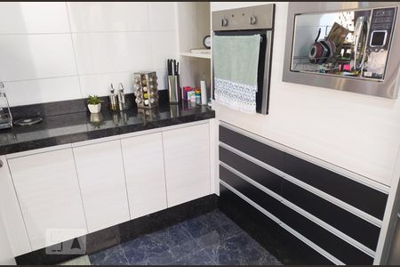 Casa à venda com 400m², 3 quartos e 8 vagas Casa à venda com 400m², 3 quartos e 8 vagasCozinha