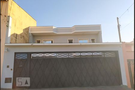 Casa à venda com 400m², 3 quartos e 8 vagas Casa à venda com 400m², 3 quartos e 8 vagasFachada