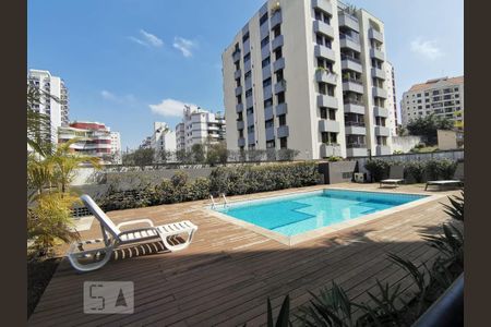 Apartamento à venda com 135m², 2 quartos e 3 vagas Apartamento à venda com 135m², 2 quartos e 3 vagasÁrea comum - Piscina