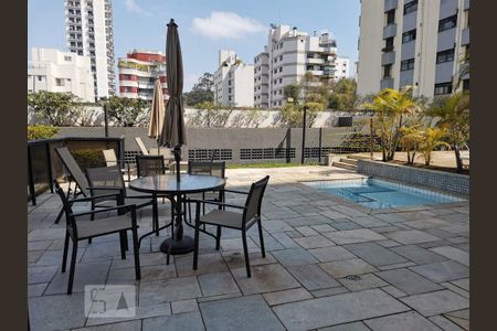 Apartamento à venda com 135m², 2 quartos e 3 vagas Apartamento à venda com 135m², 2 quartos e 3 vagasÁrea comum - Piscina