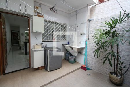 Casa à venda com 110m², 3 quartos e 2 vagasÁrea de Serviço