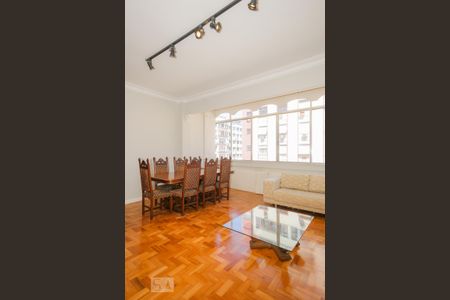 Apartamento para alugar com 140m², 3 quartos e 1 vaga Apartamento para alugar com 140m², 3 quartos e 1 vagaSala