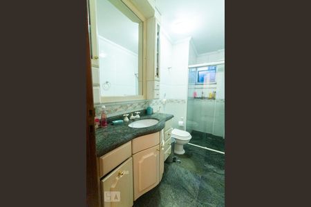 Apartamento à venda com 223m², 4 quartos e 5 vagasBanheiro 3