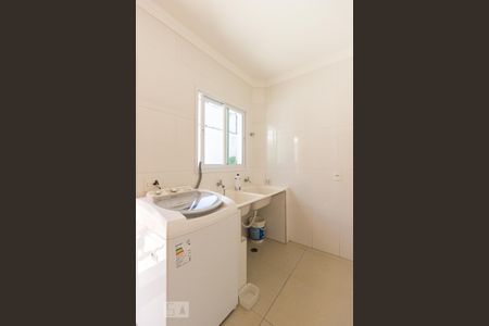 Casa à venda com 541m², 5 quartos e 5 vagas Casa à venda com 541m², 5 quartos e 5 vagasÁrea de Serviço