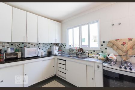 Casa à venda com 541m², 5 quartos e 5 vagas Casa à venda com 541m², 5 quartos e 5 vagasCozinha