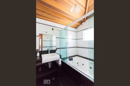 Casa à venda com 541m², 5 quartos e 5 vagas Casa à venda com 541m², 5 quartos e 5 vagasBanheiro