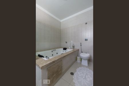 Casa à venda com 541m², 5 quartos e 5 vagas Casa à venda com 541m², 5 quartos e 5 vagasBanheiro