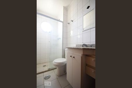Banheiro de apartamento à venda com 3 quartos, 120m² em Vila Suzana, São Paulo