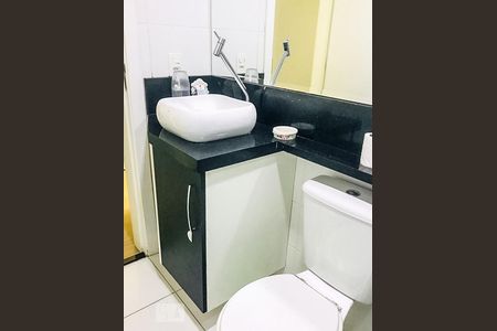 Apartamento à venda com 56m², 2 quartos e 1 vaga Apartamento à venda com 56m², 2 quartos e 1 vagaBanheiro