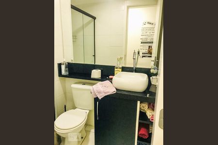 Apartamento à venda com 56m², 2 quartos e 1 vaga Apartamento à venda com 56m², 2 quartos e 1 vagaBanheiro