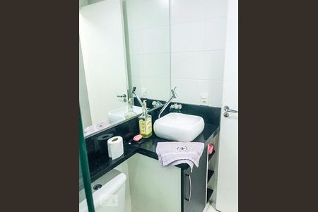 Apartamento à venda com 56m², 2 quartos e 1 vaga Apartamento à venda com 56m², 2 quartos e 1 vagaBanheiro