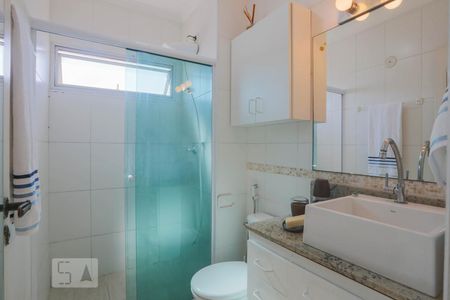 Banheiro de apartamento à venda com 2 quartos, 64m² em Vila Gumercindo, São Paulo