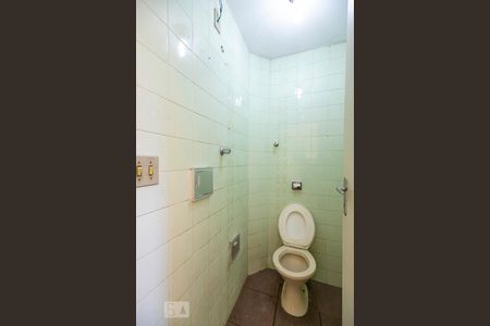 Casa à venda com 168m², 2 quartos e 5 vagasBanheiro de Serviço