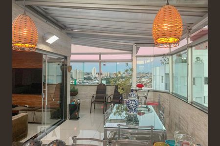 Apartamento à venda com 154m², 3 quartos e 2 vagasCobertura