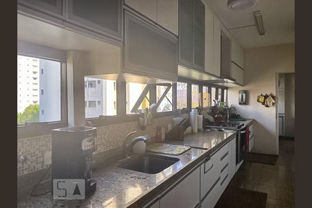 Apartamento à venda com 250m², 4 quartos e 4 vagasCozinha