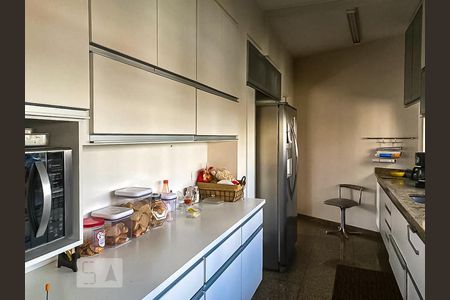 Apartamento à venda com 250m², 4 quartos e 4 vagasCozinha