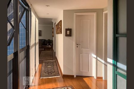 Apartamento à venda com 250m², 4 quartos e 4 vagasCorredor