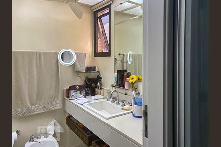 Apartamento à venda com 250m², 4 quartos e 4 vagasBanheiro