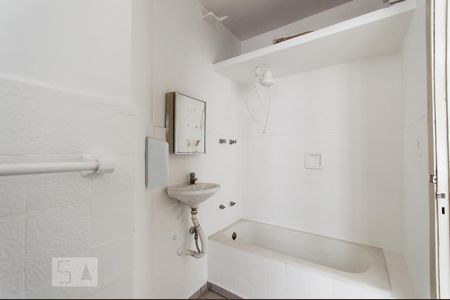 Banheiro de apartamento para alugar com 1 quarto, 44m² em República, São Paulo