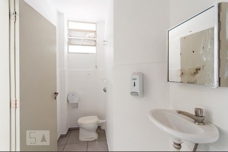Banheiro de apartamento para alugar com 1 quarto, 44m² em República, São Paulo