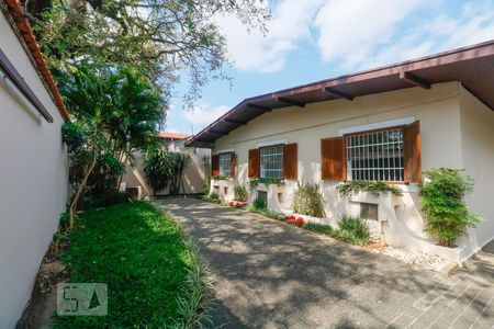 Casa para alugar com 526m², 4 quartos e 5 vagas Casa para alugar com 526m², 4 quartos e 5 vagasGaragem