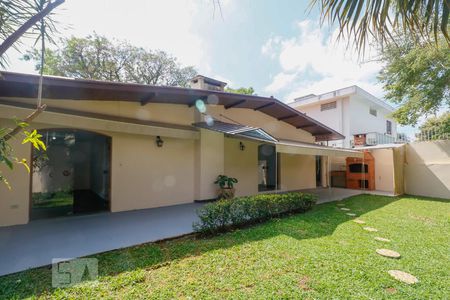 Casa para alugar com 526m², 4 quartos e 5 vagas Casa para alugar com 526m², 4 quartos e 5 vagasQuintal