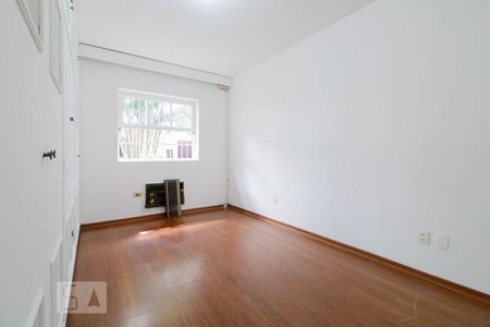 Casa para alugar com 526m², 4 quartos e 5 vagas Casa para alugar com 526m², 4 quartos e 5 vagasSuíte