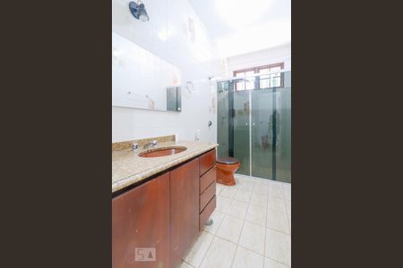 Casa para alugar com 526m², 4 quartos e 5 vagas Casa para alugar com 526m², 4 quartos e 5 vagasBanheiro 3