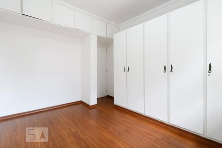 Casa para alugar com 526m², 4 quartos e 5 vagas Casa para alugar com 526m², 4 quartos e 5 vagasQuarto 3