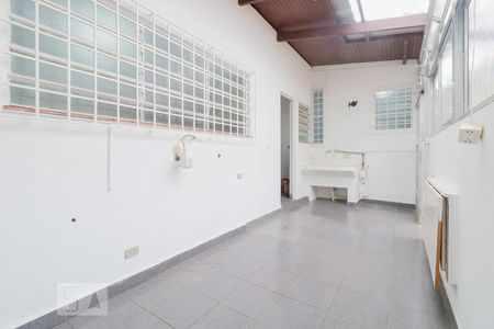 Casa para alugar com 526m², 4 quartos e 5 vagas Casa para alugar com 526m², 4 quartos e 5 vagasÁrea de serviço