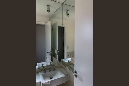 Banheiro do Corredor de apartamento para alugar com 2 quartos, 89m² em Alphaville Conde Ii, Barueri