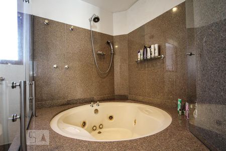 Apartamento à venda com 450m², 4 quartos e 5 vagasBanheiro da Suíte 