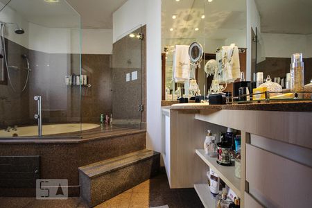 Apartamento à venda com 450m², 4 quartos e 5 vagasBanheiro da Suíte 