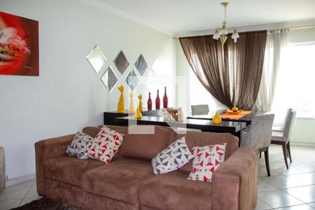 Casa à venda com 134m², 3 quartos e 3 vagas Casa à venda com 134m², 3 quartos e 3 vagasSala