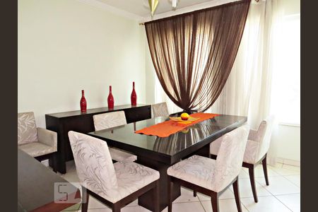 Sala de Jantar de casa à venda com 3 quartos, 134m² em Vila Nivi, São Paulo