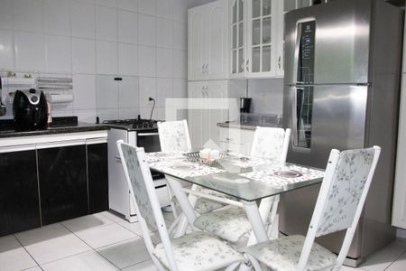 Casa à venda com 134m², 3 quartos e 3 vagas Casa à venda com 134m², 3 quartos e 3 vagasCozinha