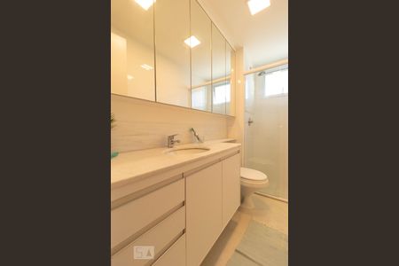 Apartamento à venda com 131m², 3 quartos e 3 vagasBanheiro da Suíte 02