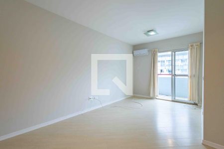 Sala de apartamento para alugar com 2 quartos, 77m² em Barra da Tijuca, Rio de Janeiro