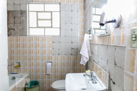 Casa à venda com 319m², 3 quartos e 3 vagas Casa à venda com 319m², 3 quartos e 3 vagasBanheiro