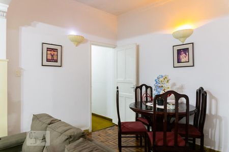 Casa à venda com 319m², 3 quartos e 3 vagas Casa à venda com 319m², 3 quartos e 3 vagasSala