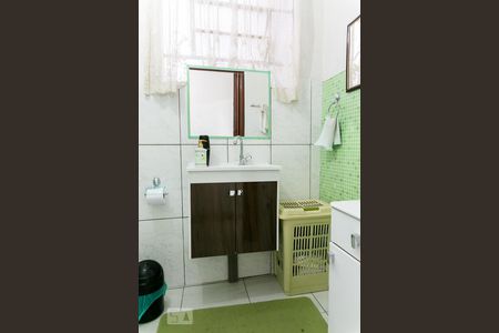 Casa à venda com 319m², 3 quartos e 3 vagas Casa à venda com 319m², 3 quartos e 3 vagasBanheiro