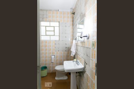 Casa à venda com 319m², 3 quartos e 3 vagas Casa à venda com 319m², 3 quartos e 3 vagasBanheiro