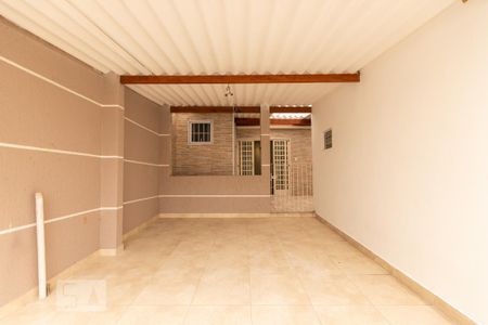 Casa à venda com 60m², 2 quartos e 3 vagas Casa à venda com 60m², 2 quartos e 3 vagasVaranda