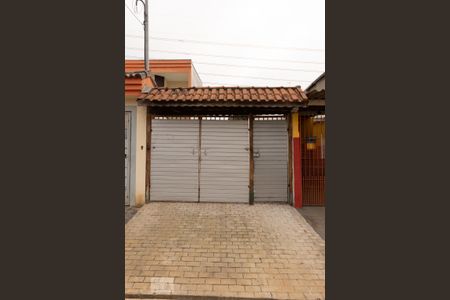 Casa à venda com 60m², 2 quartos e 3 vagas Casa à venda com 60m², 2 quartos e 3 vagasFachada