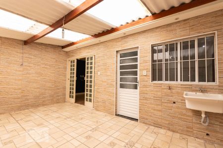 Casa à venda com 60m², 2 quartos e 3 vagas Casa à venda com 60m², 2 quartos e 3 vagasÁrea de serviço