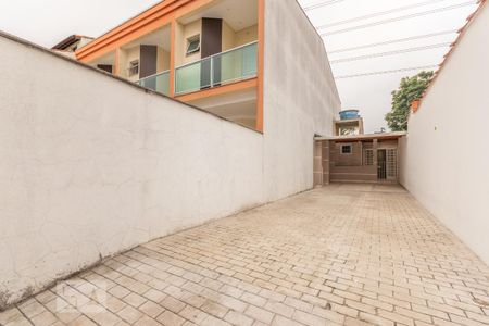Casa à venda com 60m², 2 quartos e 3 vagas Casa à venda com 60m², 2 quartos e 3 vagasGaragem