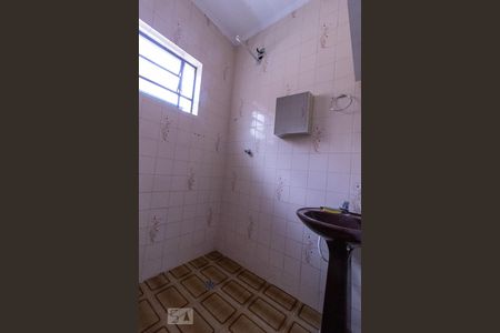 Banheiro de casa para alugar com 1 quarto, 100m² em Vila Carrão, São Paulo