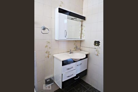 Casa para alugar com 100m², 2 quartos e sem vagaDetalhe banheiro