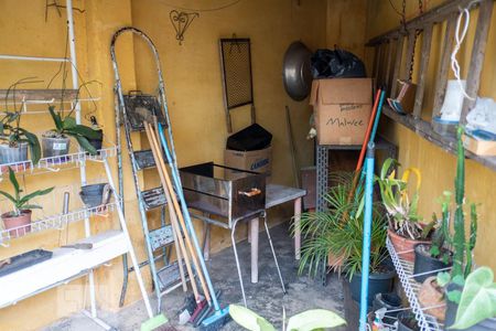 Casa à venda com 450m², 3 quartos e 8 vagasFundos